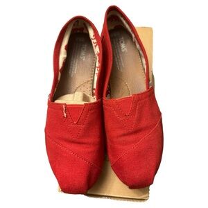 TOMS Ladies Classic Canvas Shoe - 8.5